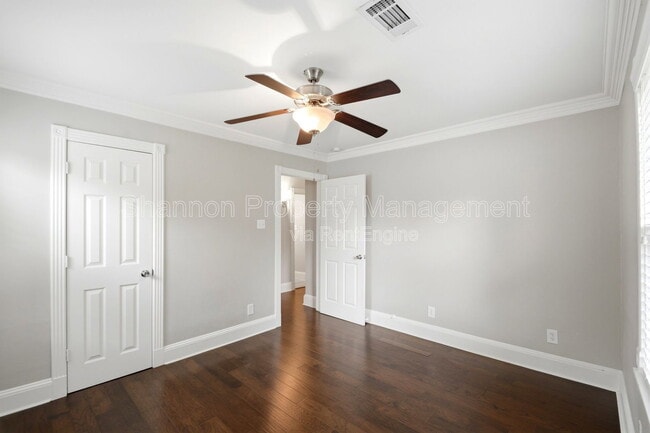 Building Photo - 2207 Saxon Dr
