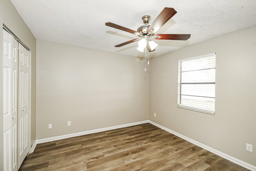 Building Photo - 8804 Falcon Trace Dr S