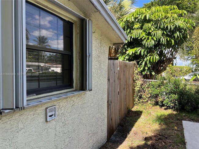 Building Photo - 931 NW 34th Way