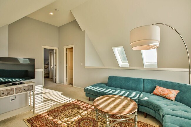 Building Photo - Gorgeous- Fully Furnished Home in Holmes Harbor, Pet Friendly and Landscape Included!