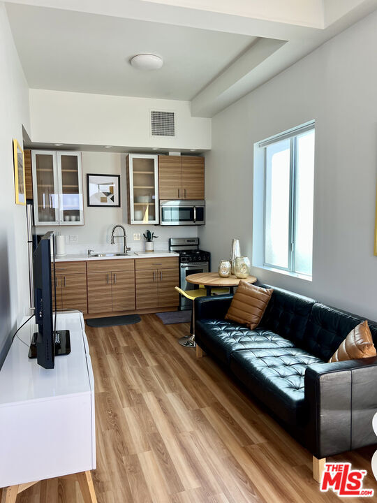 Building Photo - 507 N San Vicente Blvd