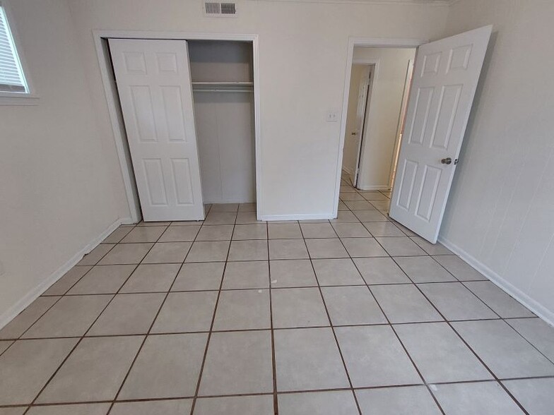 Building Photo - 722 Carter Dr