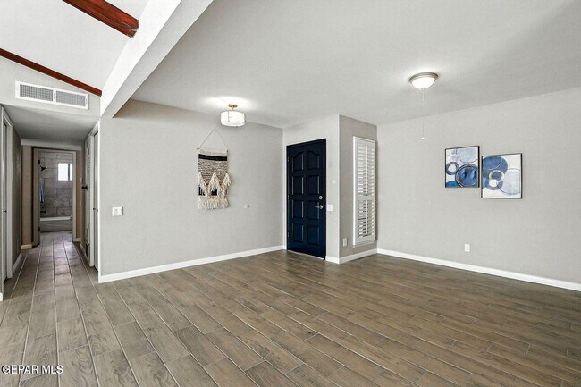 Building Photo - 11273 Ivanhoe Dr