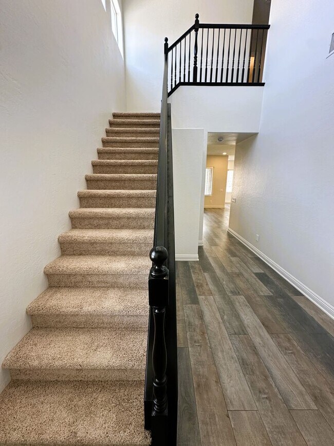 Building Photo - ANTHEM HIGHLANDS!! READY FOR IMMEDIATE MOV...