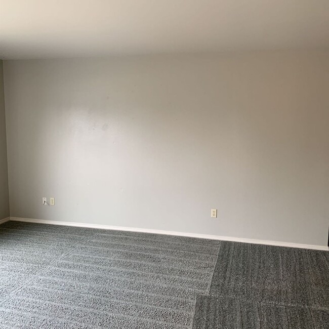 Building Photo - Mitchell Duplex