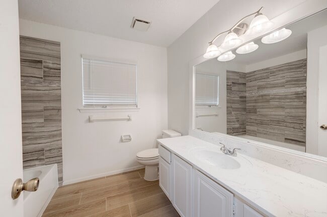 Building Photo - 42 N Timber Top Dr