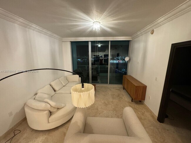 Building Photo - 900 Biscayne Blvd