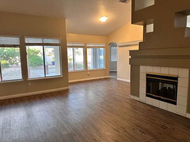 Building Photo - 5904 Alimar Dr