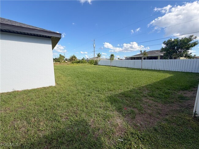 Building Photo - 420 NW 4th Terrace