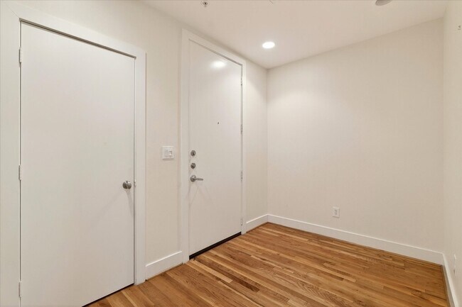 Building Photo - 5055 Addison Cir