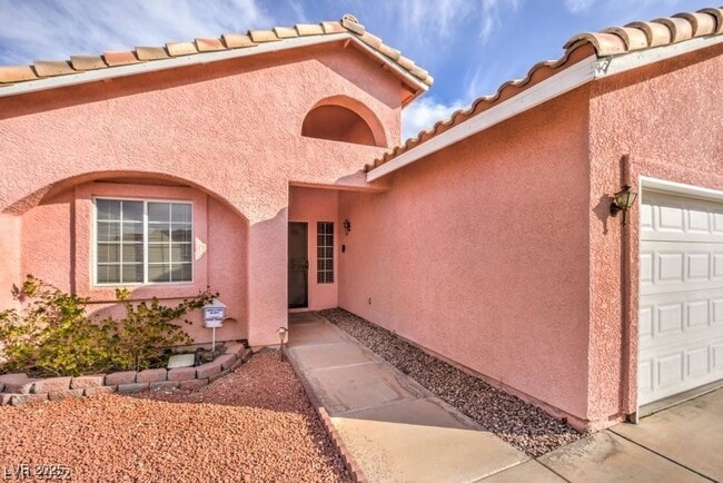 Building Photo - Gated Community, 1-Story, 3 Bedrooms Home ...