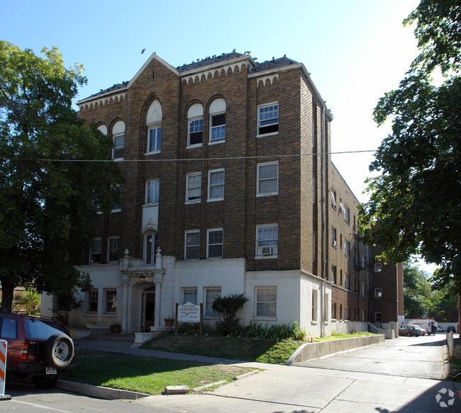 Building Photo - Piccardy Apartments