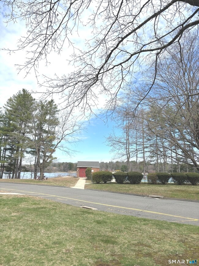 Building Photo - 25 Grandview Dr