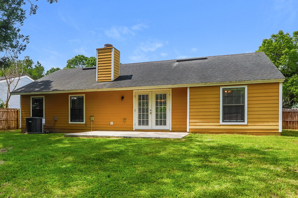 Building Photo - 3824 Tree Lake Dr