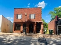 Building Photo - Beautiful 2 bedroom 1.5 bathroom apartment in Downtown Hogansville! Must see!