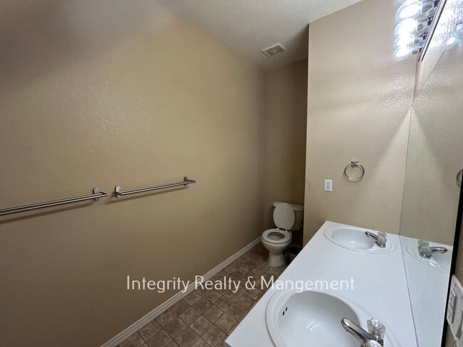 Building Photo - 9419 Ashbury Cir
