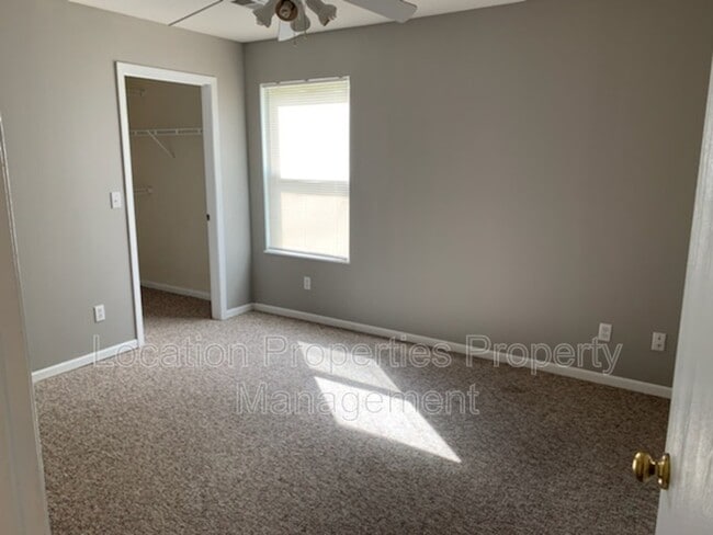 Building Photo - 947 E Wildcat Run St