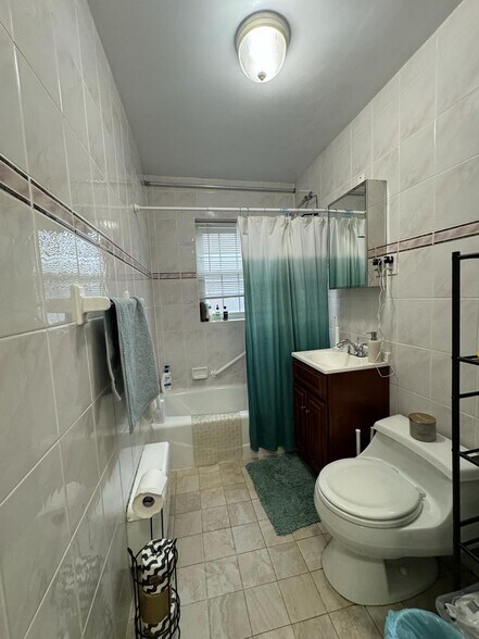 Building Photo - 33 Hammond Pond Pky