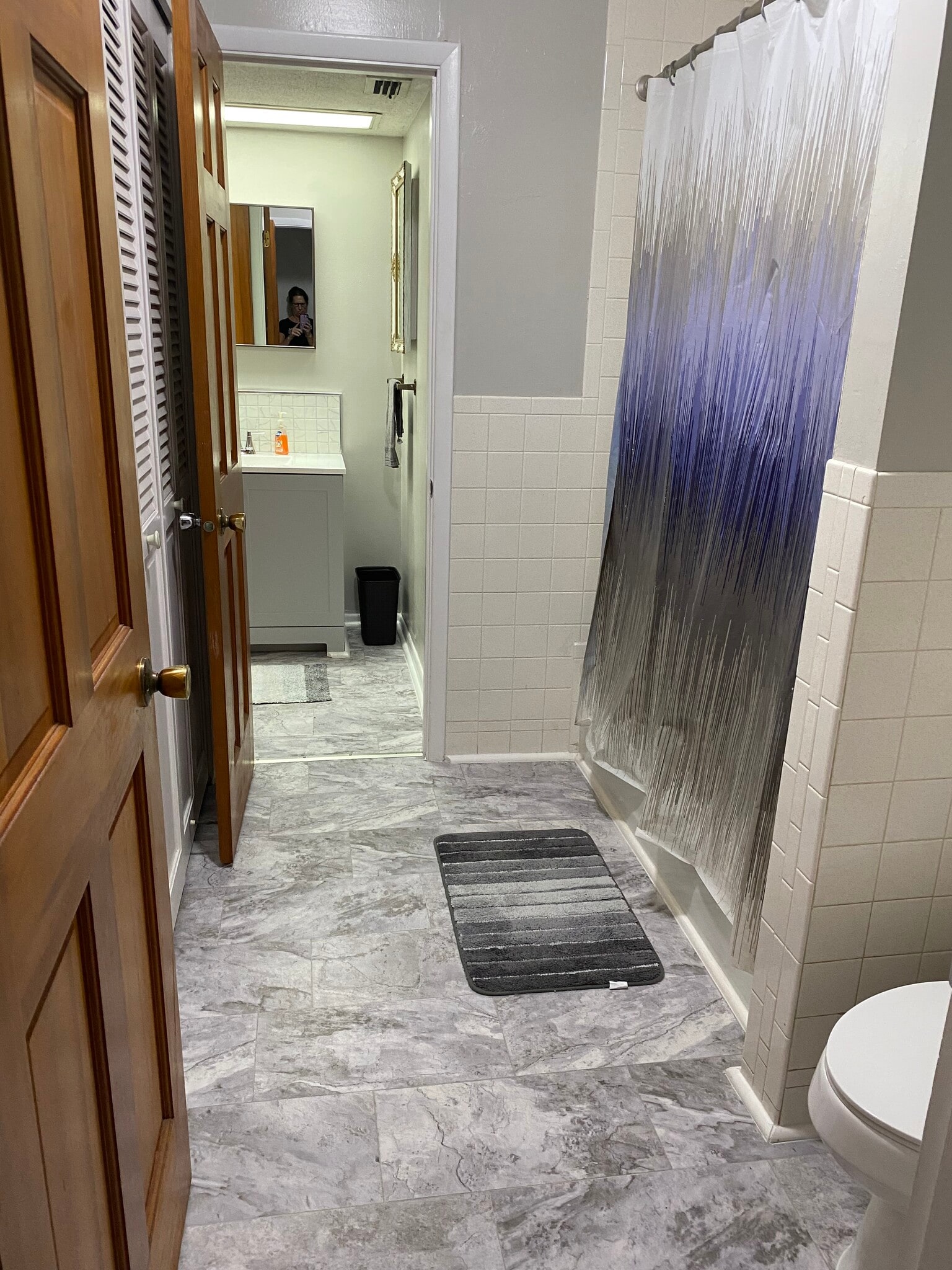 Guest bath - 11717 Douglas Ln