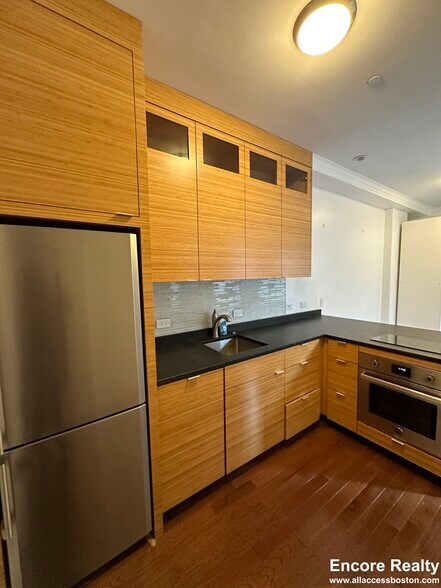 Primary Photo - 98 Myrtle St