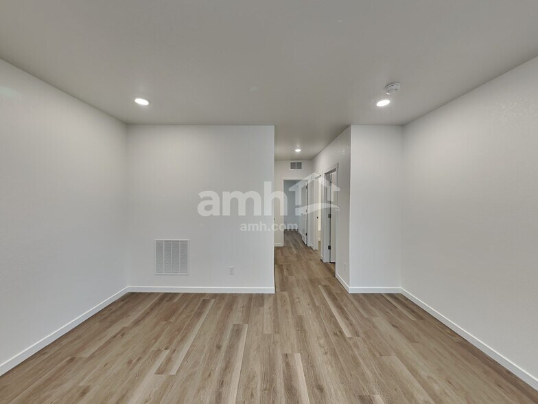 Building Photo - 26143 E Calhoun Pl