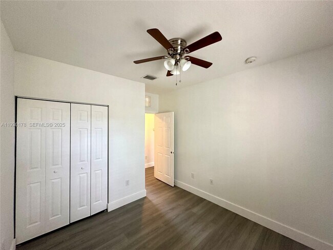 Building Photo - 2933 SE 2nd Dr