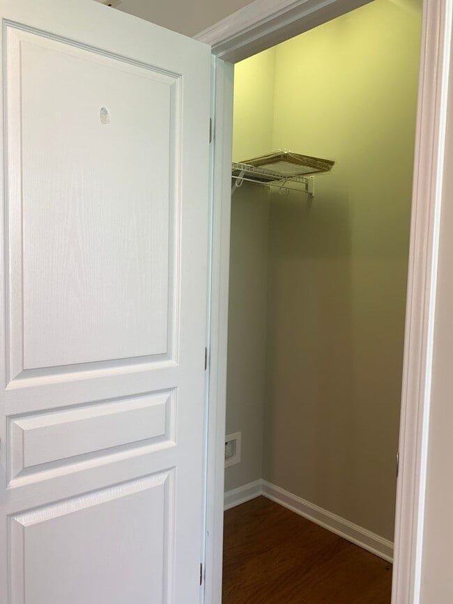 Building Photo - Perfectly Located 2 Bedroom Suite Townhome...