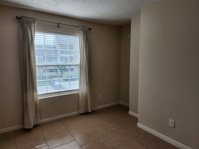 Building Photo - 2750 Holly Hall St