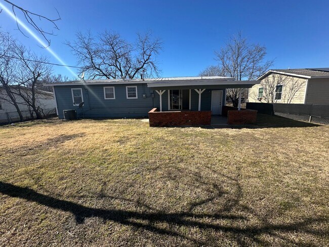 Building Photo - 1103 S 15th St