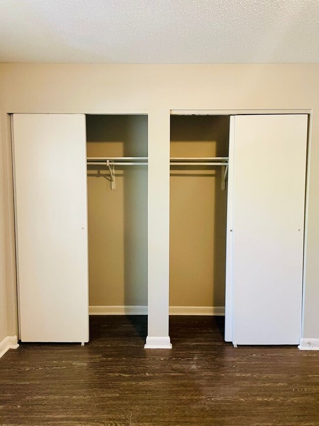 Building Photo - 2bd/1.5ba townhome super close to CCU/CMC/...
