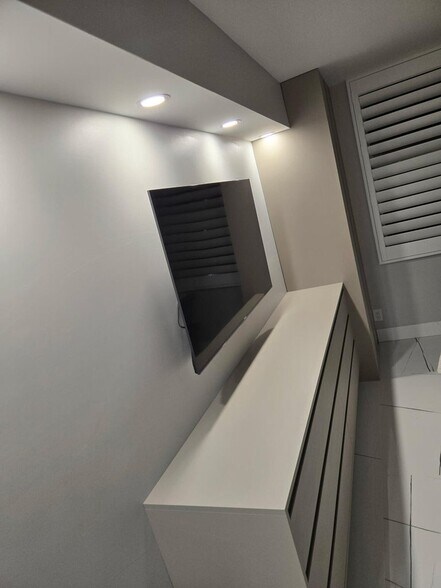 Building Photo - 201 N Ocean Blvd