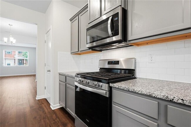 Building Photo - 3132 Hawthorn Farm Blvd