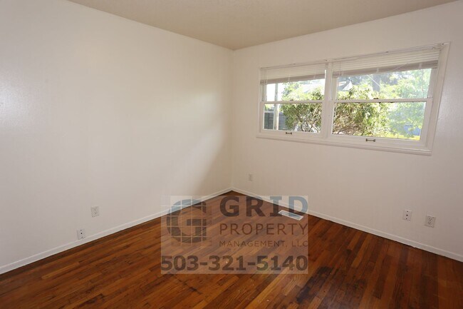 Building Photo - Beautiful, Spacious 3 Bedroom - Foster-Powell Neighborhood