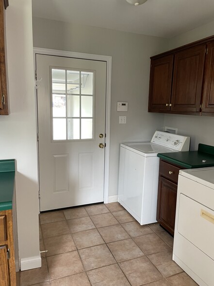 Building Photo - 190 Scarlet Oak Dr.
