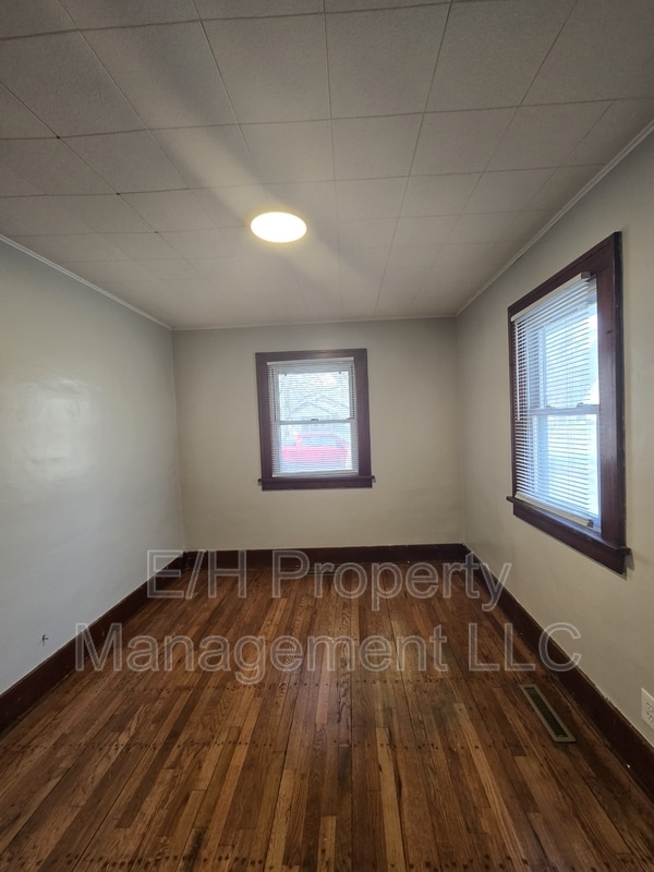 Building Photo - 526 N Martinson Ave