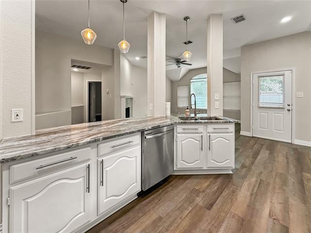 Building Photo - 545 Edgeview Dr