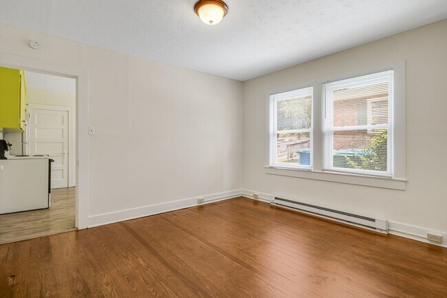 Building Photo - Charming 1930s Shotgun Duplex – Updated Bath, Walk-In Pantry, Water Included