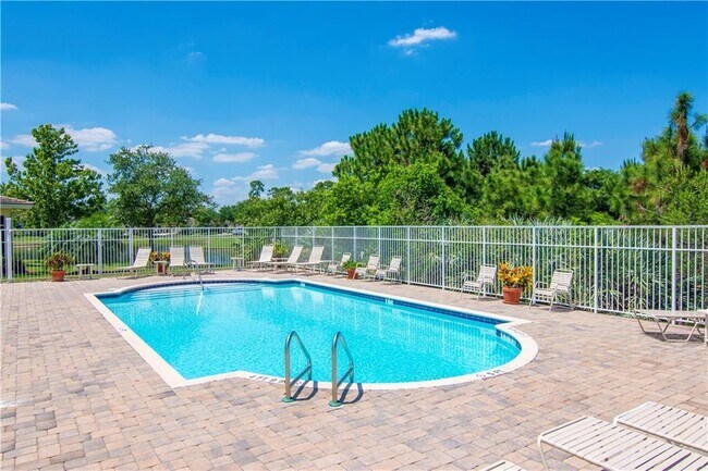 Building Photo - 826 Middleton Dr SW