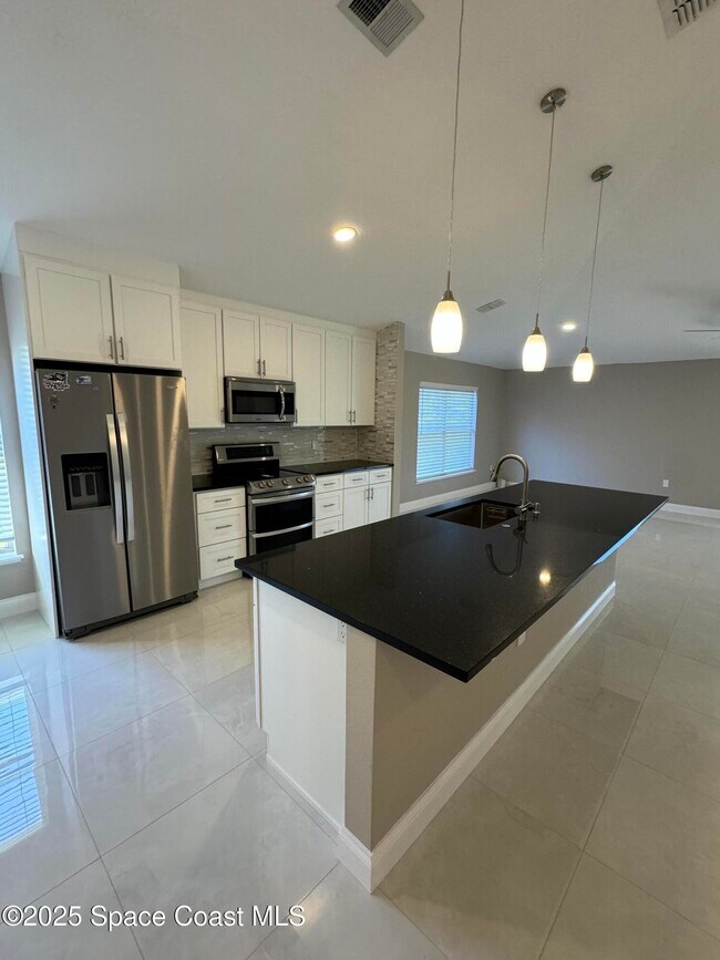 Building Photo - 1370 Berryhill Dr