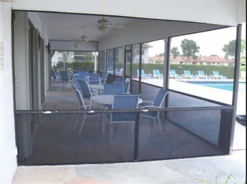 Building Photo - 9905 Pineapple Tree Dr