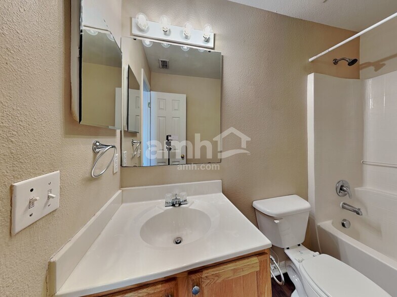 Building Photo - 934 Brenton Leaf Dr