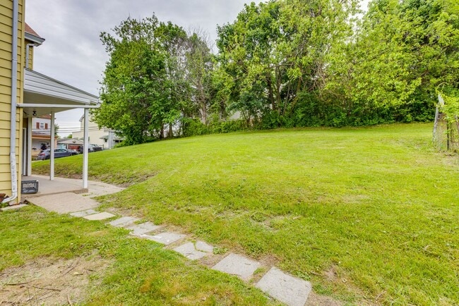Building Photo - Fully Renovated 3BR/2BA Gem in the Heart o...