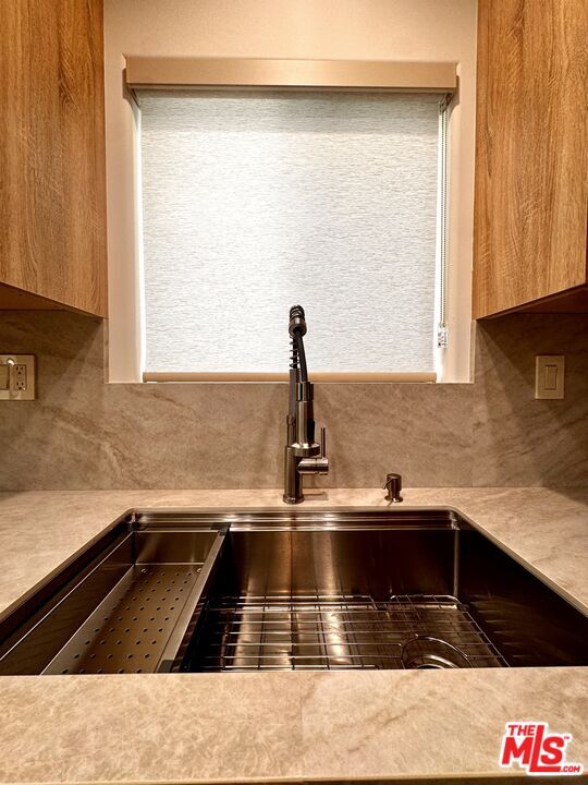 Building Photo - 1146 Hacienda Pl