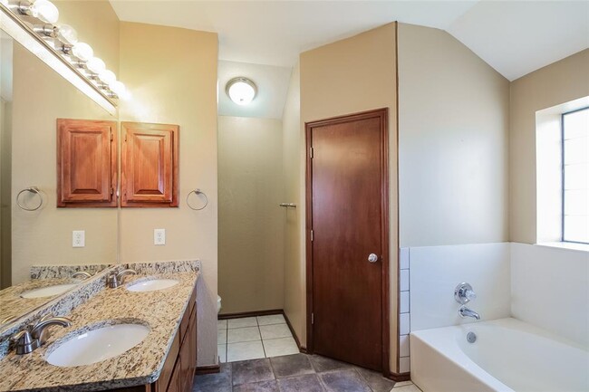 Building Photo - 2213 SW 137th Pl