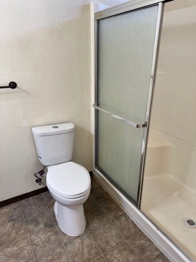 Building Photo - Home with bonus room and 2 car garage