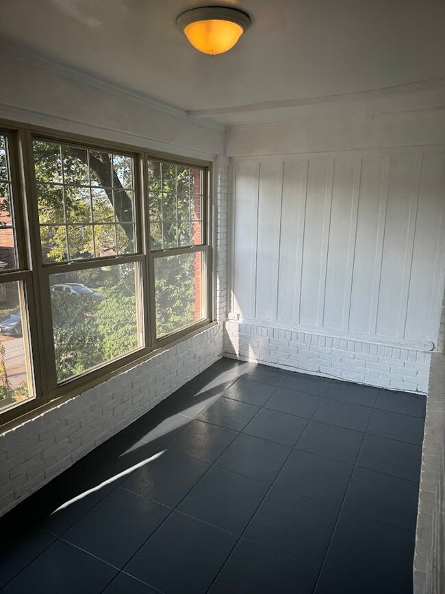 Building Photo - Updated Highland Park Townhome!