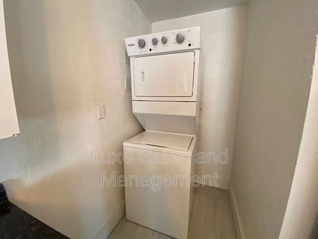 Building Photo - 119 NW 27th St