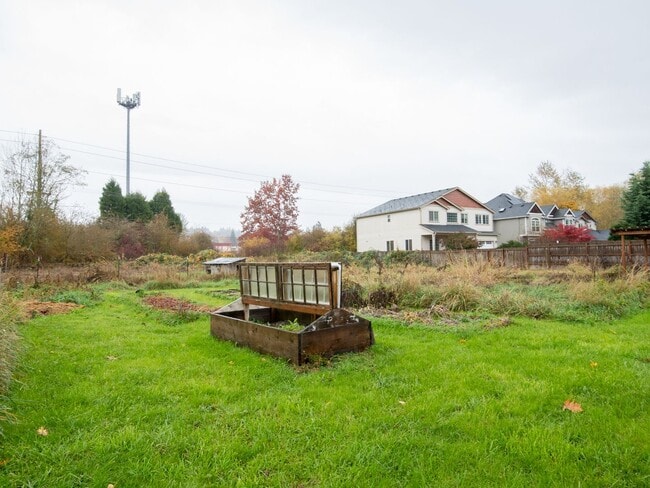 Building Photo - Adorable 2-bdrm/2-bath barn conversion home off River Road—Rural feel, close to everything