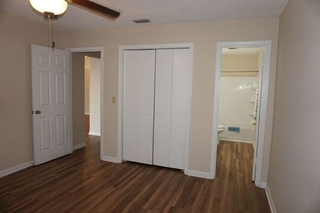 Building Photo - Orange Park - 2/2 flat