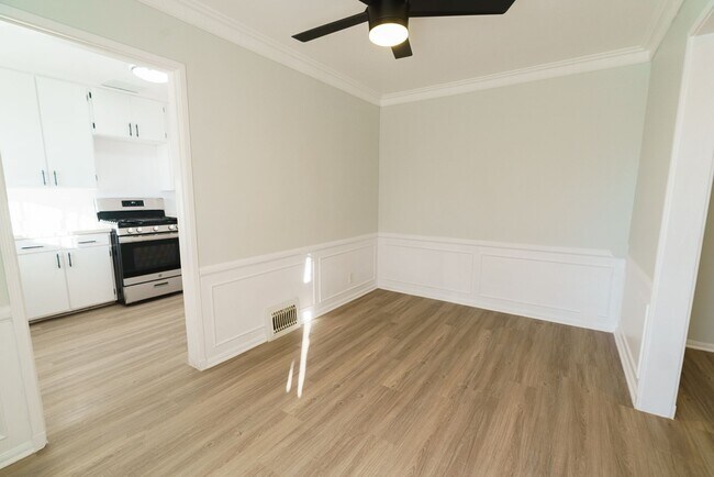 Interior Photo - 611 Levering Ave